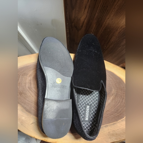 Steve Madden Men's Loafers - Size 11 - Black Velvet - Gently Used - Picture 6 of 7